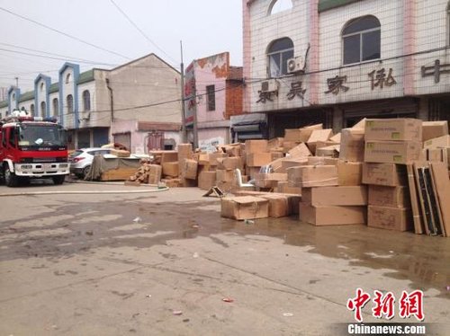 272斤女模特走红法国时尚界 成为T台上的另类宠儿“IM电竞平台”(图2) IM电竞官网